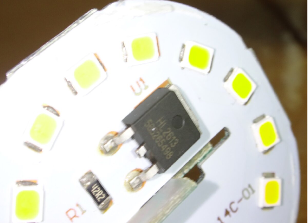 Светодиодная лампа моргает ремонт своими руками. Пайка лампа светодиод перегоревшие. Приспособление для выпайки светодиодов из лампочки. Устраняем мигание светодиодной лампы. Светодиодные лампы начинают мигать.