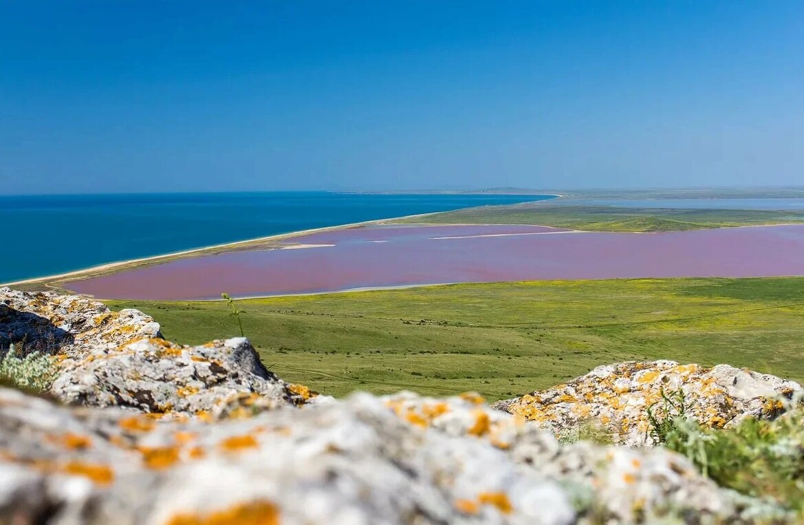 В крыму находится заповедник. Мыс Опук Керчь. Опукский заповедник Кояшское озеро. Опукский заповедник Керчь. Керчь заповедник Опук.