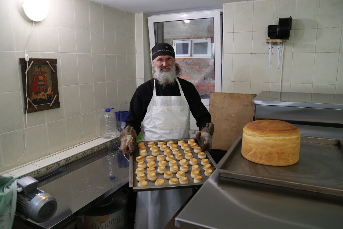 послушник Михаил