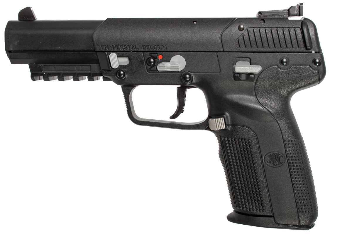 Источник - Яндекс картинки. Именно эту модель FN Five-Seven мы видим в игре.