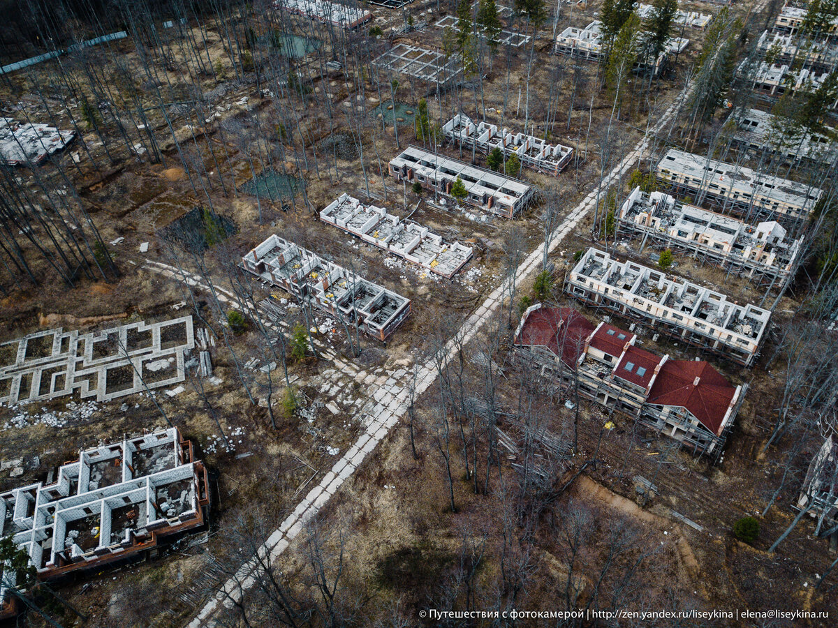 Огромный заброшенный коттеджный посёлок в Подмосковье | Путешествия с  фотокамерой | Дзен