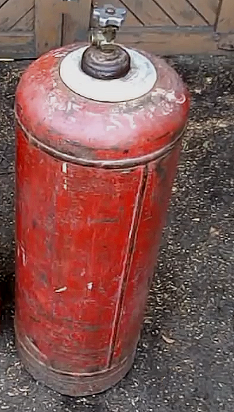 Старый газовый балон.