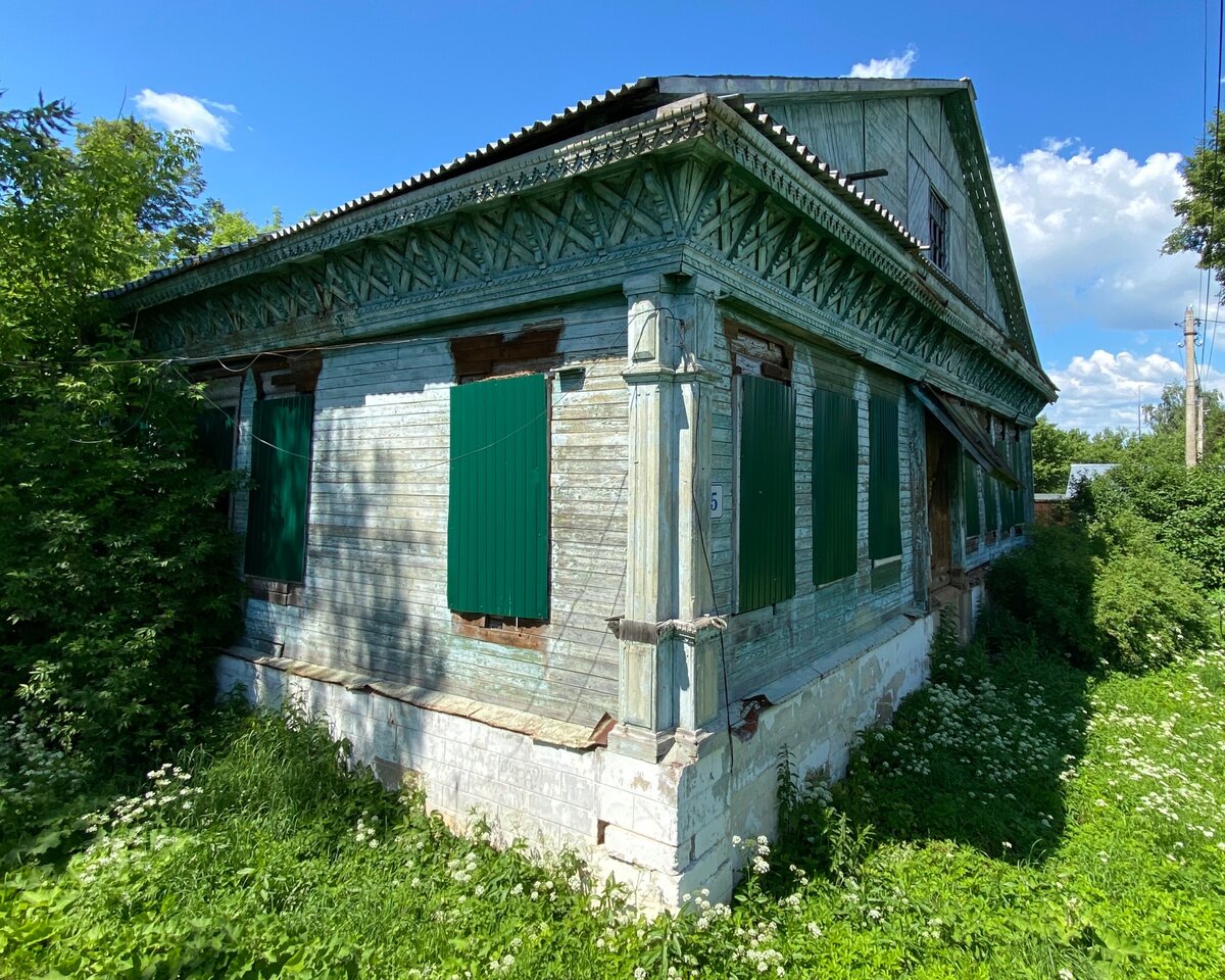 По легенде в доме был найден клад золотых монет