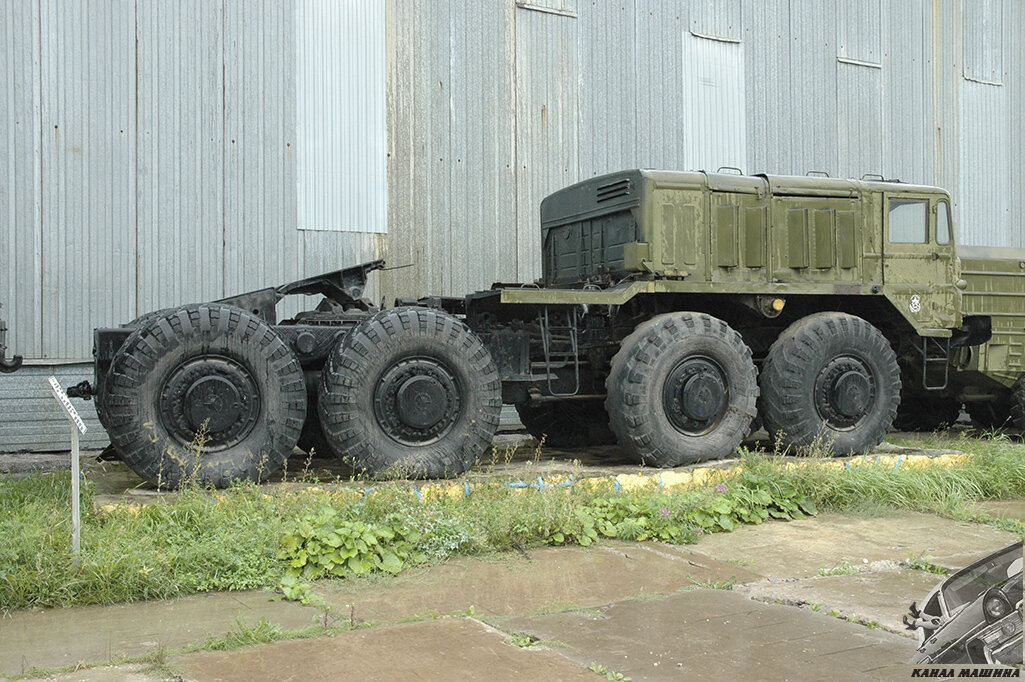 МАЗ 537 ураган седельный тягач