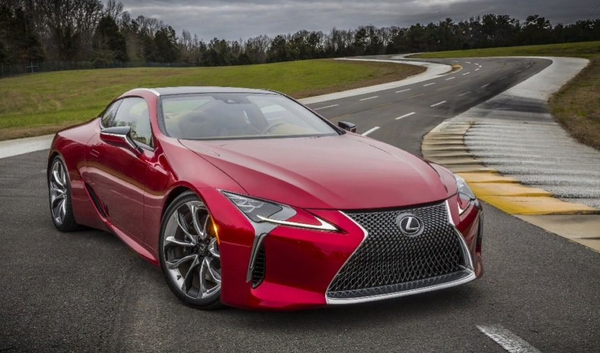 Официальная премьера флагмана модельной линейки японского производителя прошла на выставке в американском Детройте в прошлом году. В пользу утверждения о том, что это главный автомобиль говорят многие детали. 
Во-первых, его совершенный дизайн экстерьера. Специалисты при создании внешнего вида автомобиля специалисты вдохновлялись характеристиками прототипа. Заметим, концепт серийной модели бал представлен за долго до этого момента. Главное, что унаследовала товарная машина — характерную спортивную форму.