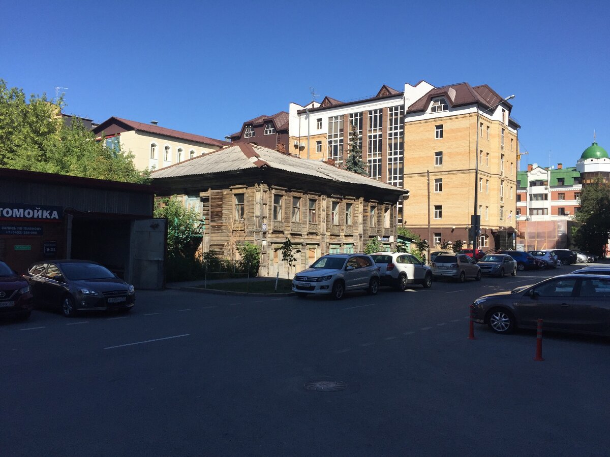 Улица Сакко, дом 15 Тюмень.