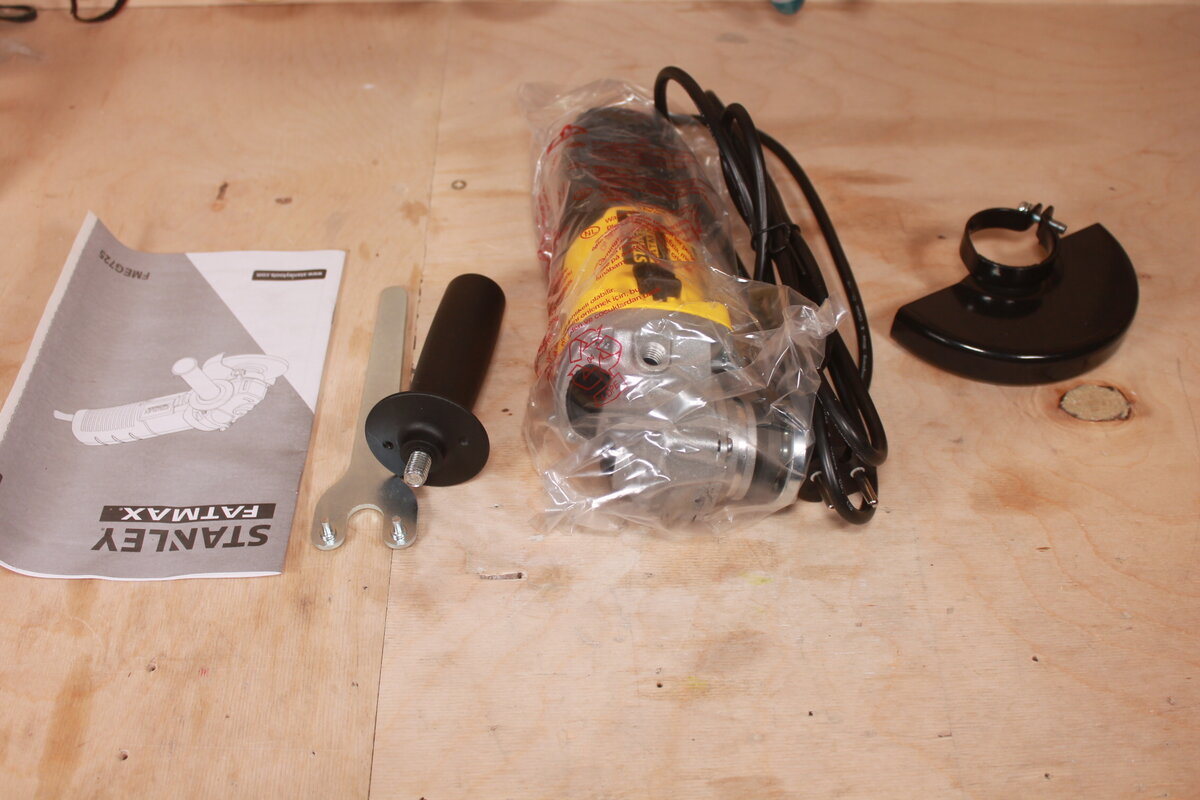 Заехал в Леруа и увидел, как мужики на расхват забирают болгарки по ...