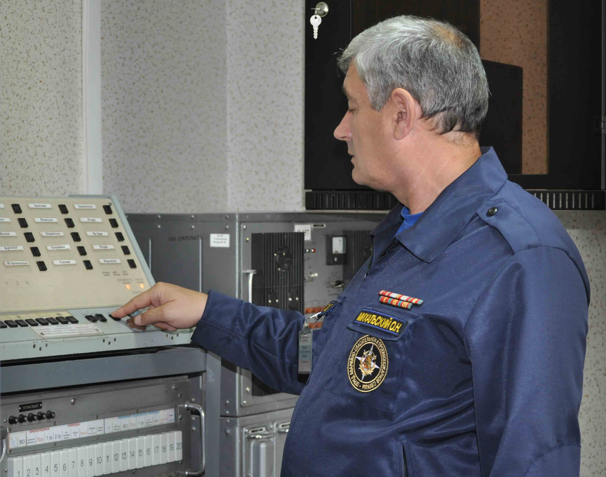 Плановая или внеочередная инспекция МЧС включает проверку работоспособности системы оповещения и управления эвакуацией. Изображение взято в интернете.