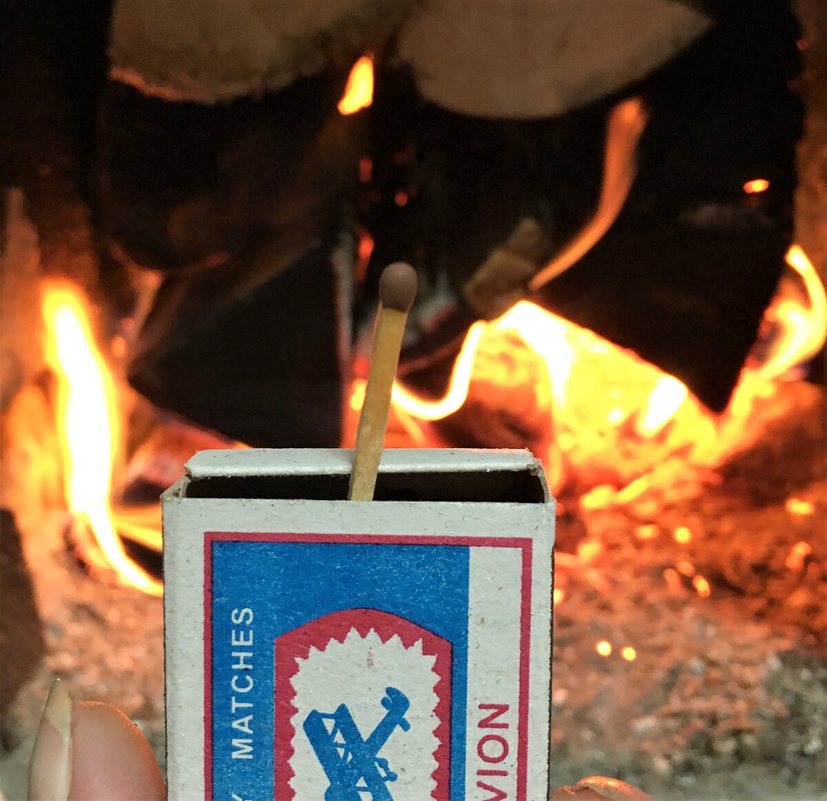 Для растопки нужна всего одна спичка)