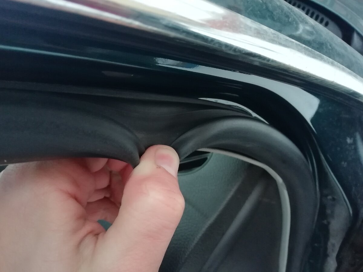 Внутри уплотнителя тоже все вытер и высушил