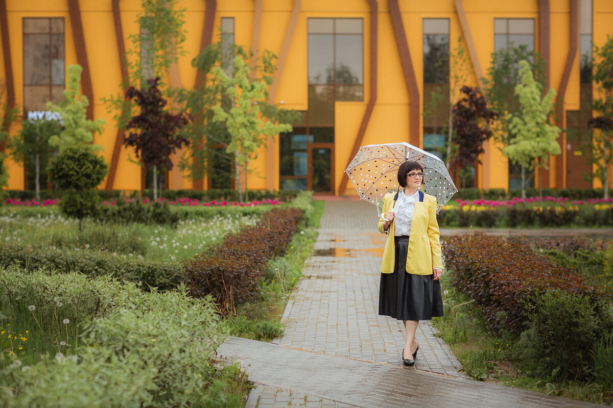 Не исключаю тот факт, что какая-нибудь девочка сегодня будет пристально наблюдать за моей походкой.