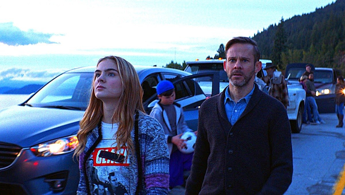 Риз с легкостью проходит виртуальные квесты , но когда наступает всеобщий блэкаут, ей приходится столкнуться с жестокой реальностью. Разряжаются гаджеты, интернет и телефоны не работают, начинаются битвы за ресурсы, а власти бездействуют. Риз с отцом держат опасный путь в деревню к дедушке, бывалому выживальщику.