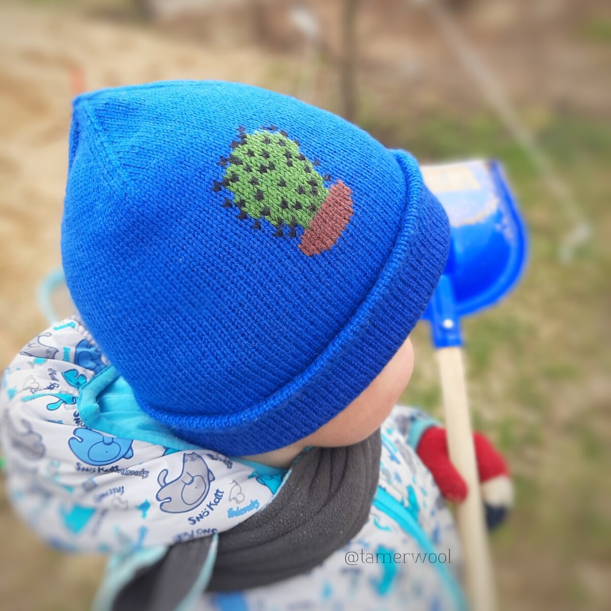 Шапка двуслойная, связана на 2 мм.