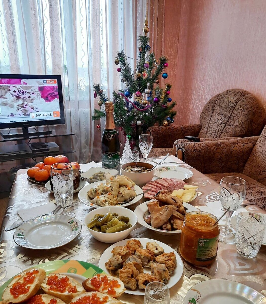 В гостях у тети и дяди. Та самая настоящая сосна и атмосфера, как в детстве.