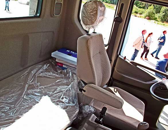 Все представленные грузовики Daewoo Novus были со «спальником» в кабине