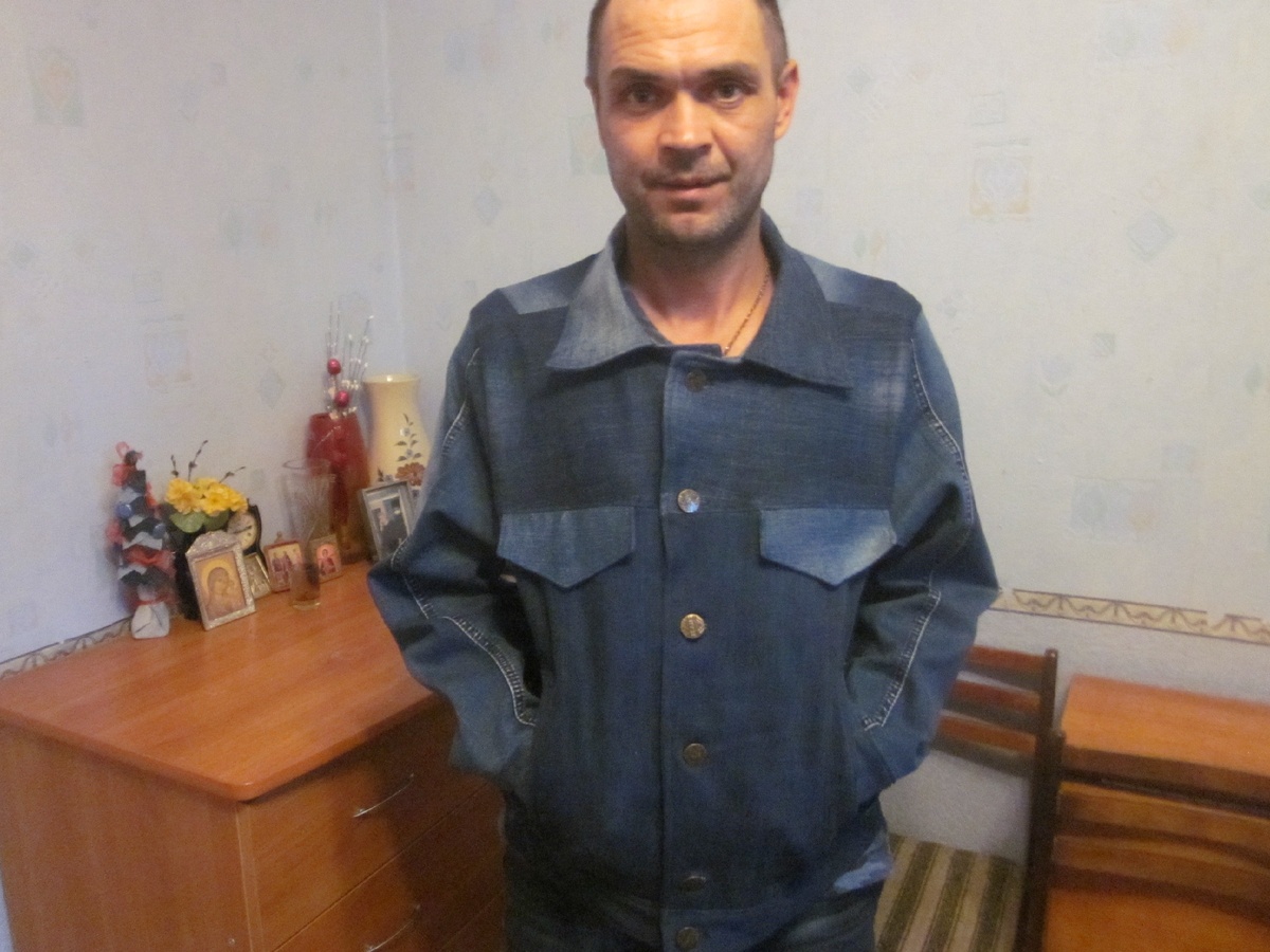 Куртка тоже сшита из них же.