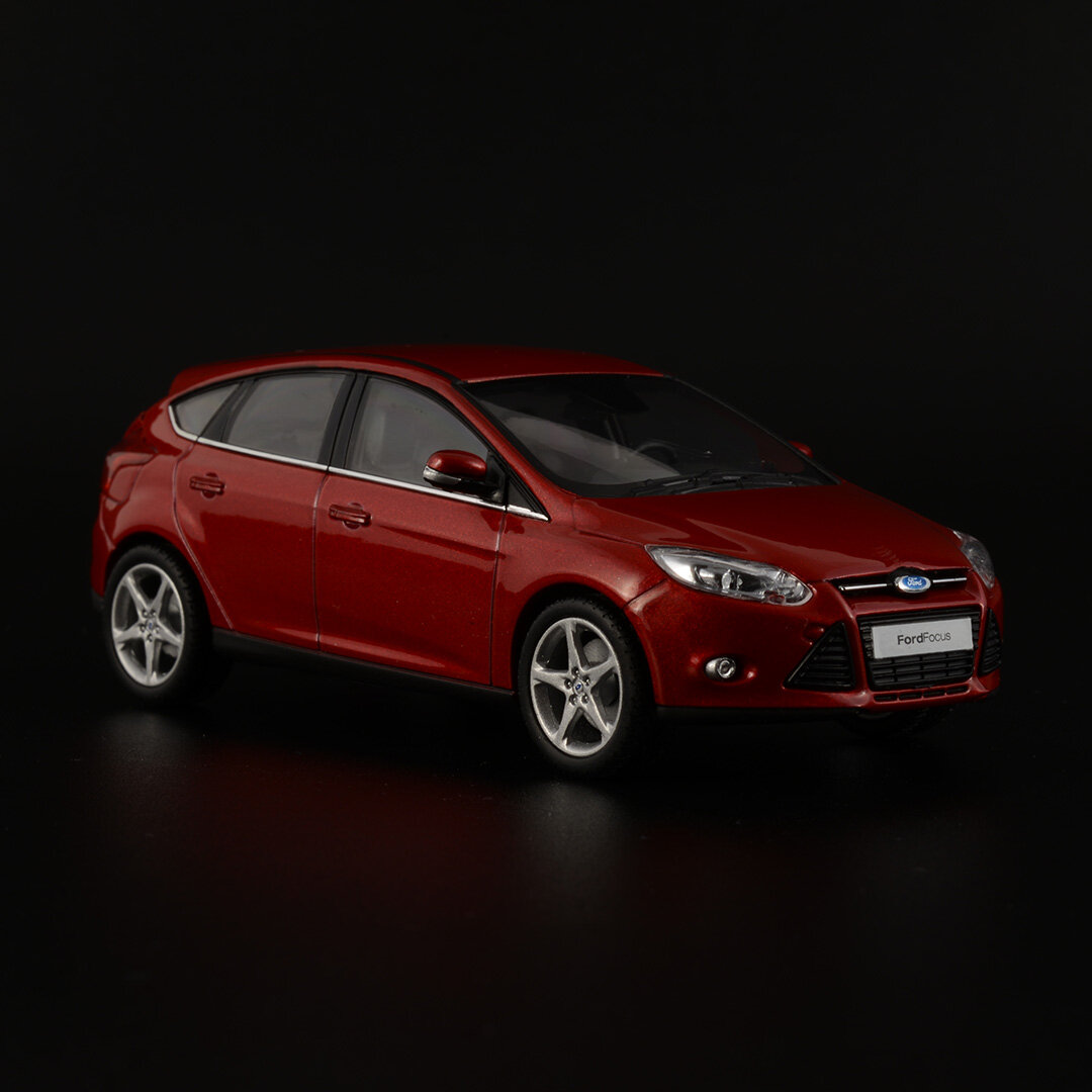 Ford Focus Mk3 от Minichamps. Дилерская модель в масштабе 1:43