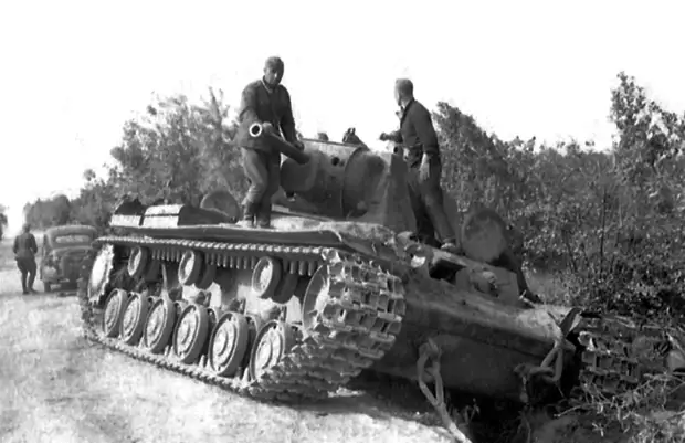 Так КВ-1 под Расейняйем, июнь 1941 года.