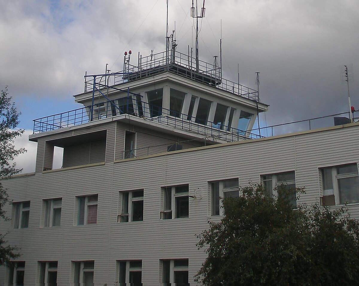 командно-диспетчерский пункт аэродрома, отсюда производилось управление движением самолётов