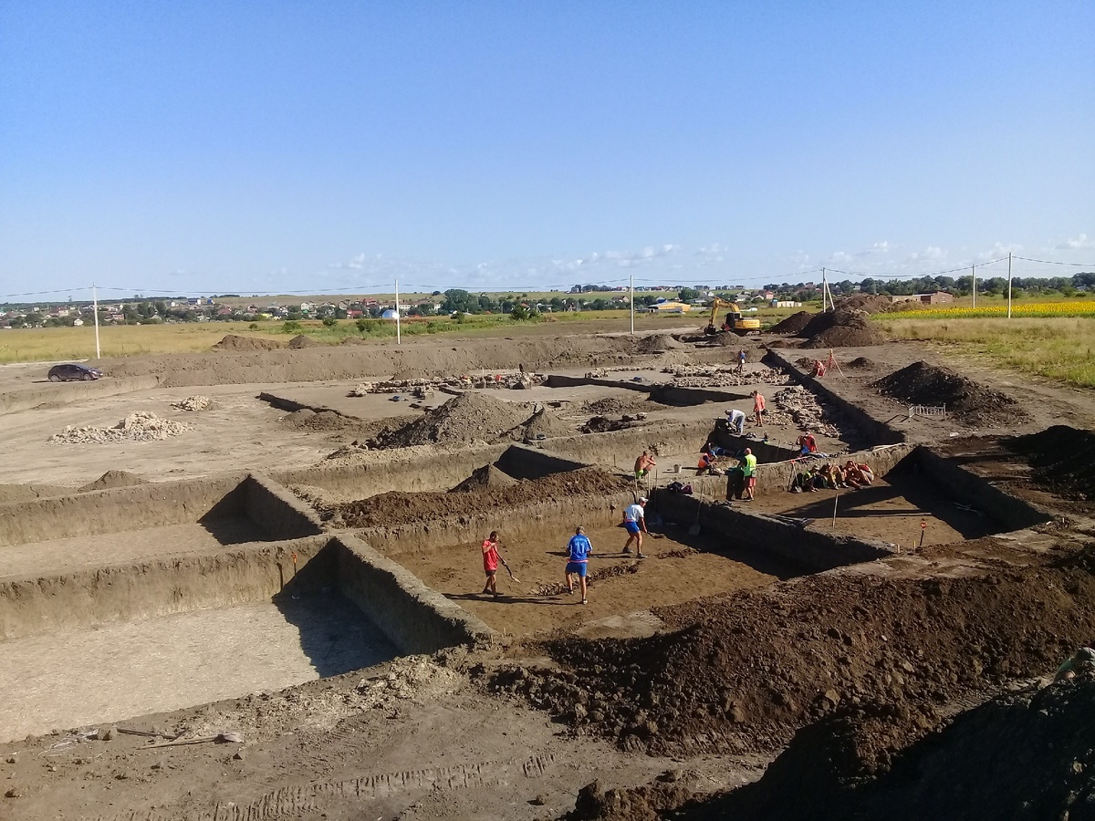 Квадраты 10 м на 10м