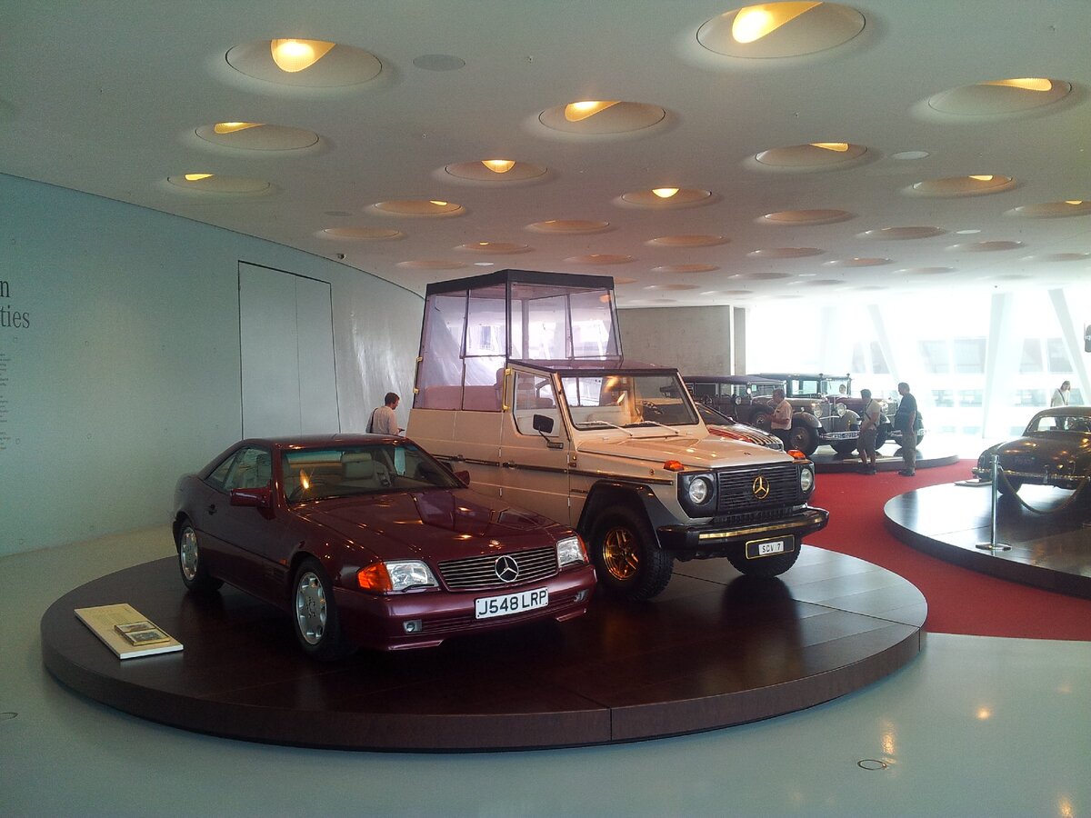 «Галерея знаменитостей» - это, пожалуй, самый интересный уровень в музее Mercedes-Benz в Штутгарте.