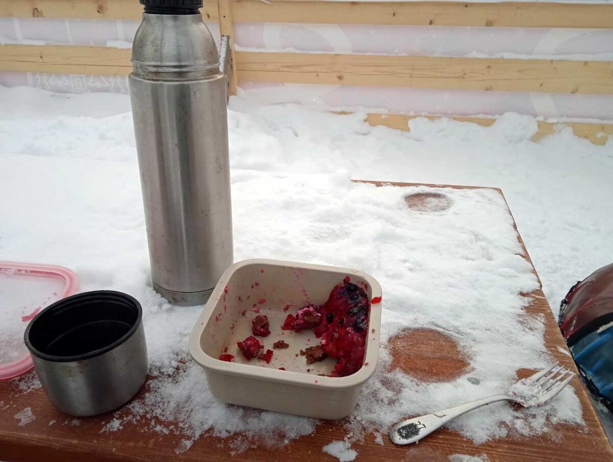 Зимний пикник, в ланчбоксе тортик