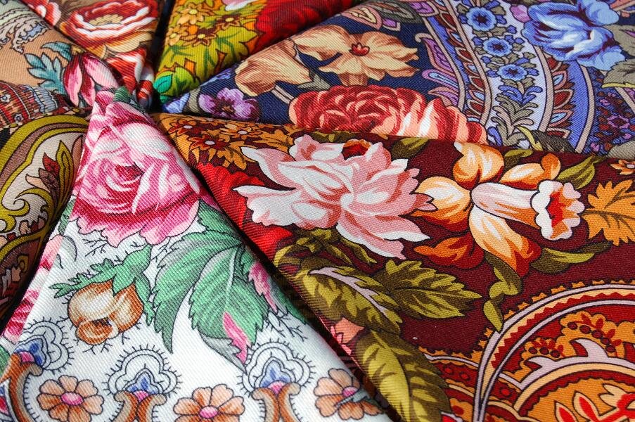 платок королева красоты. платки платочной мануфактуры. платки платочной мануфактуры. павловопосадские платки сказка сухаревская татьяна. платочная мануфактура 80 шерсти и 20 вискозы платок.