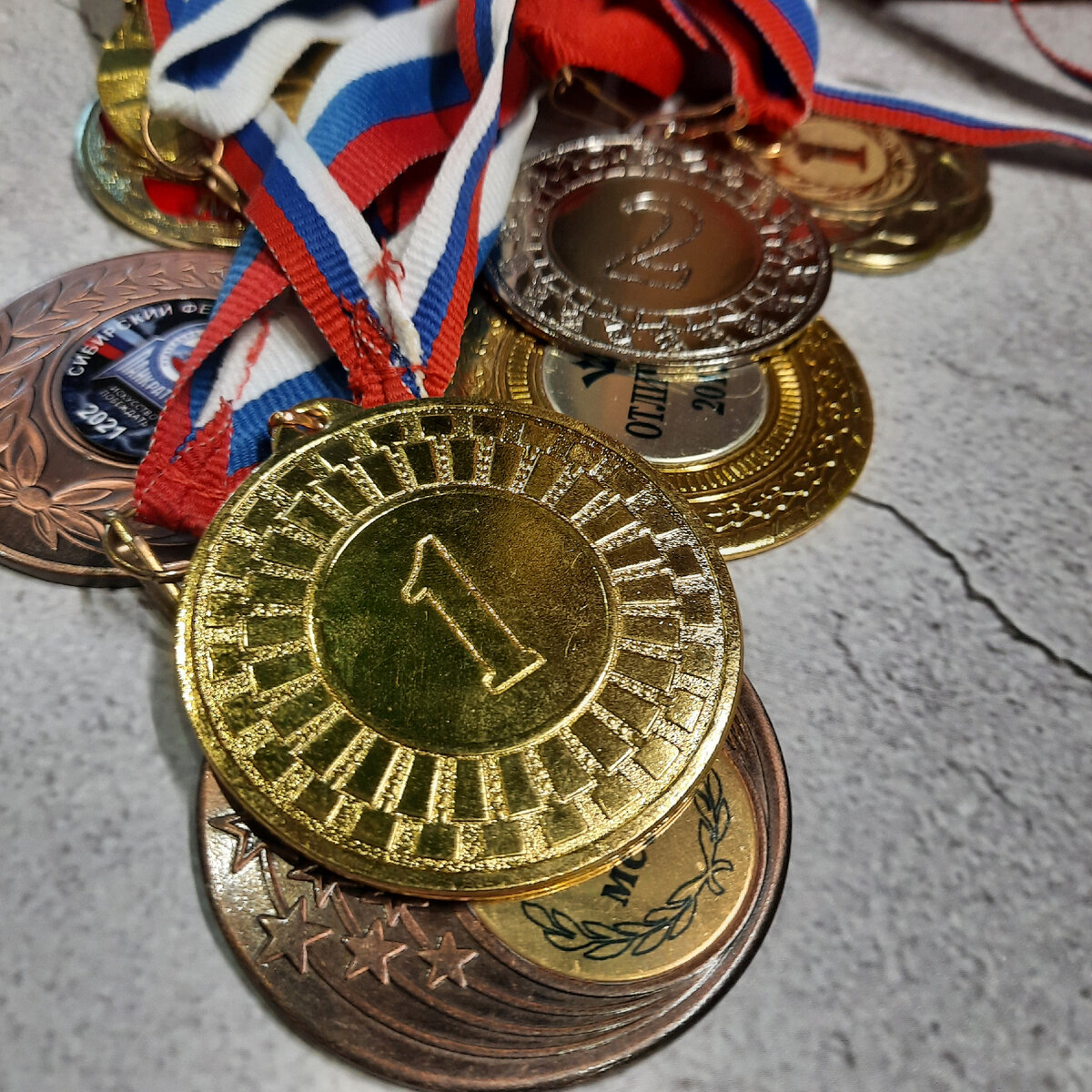 часть медалей