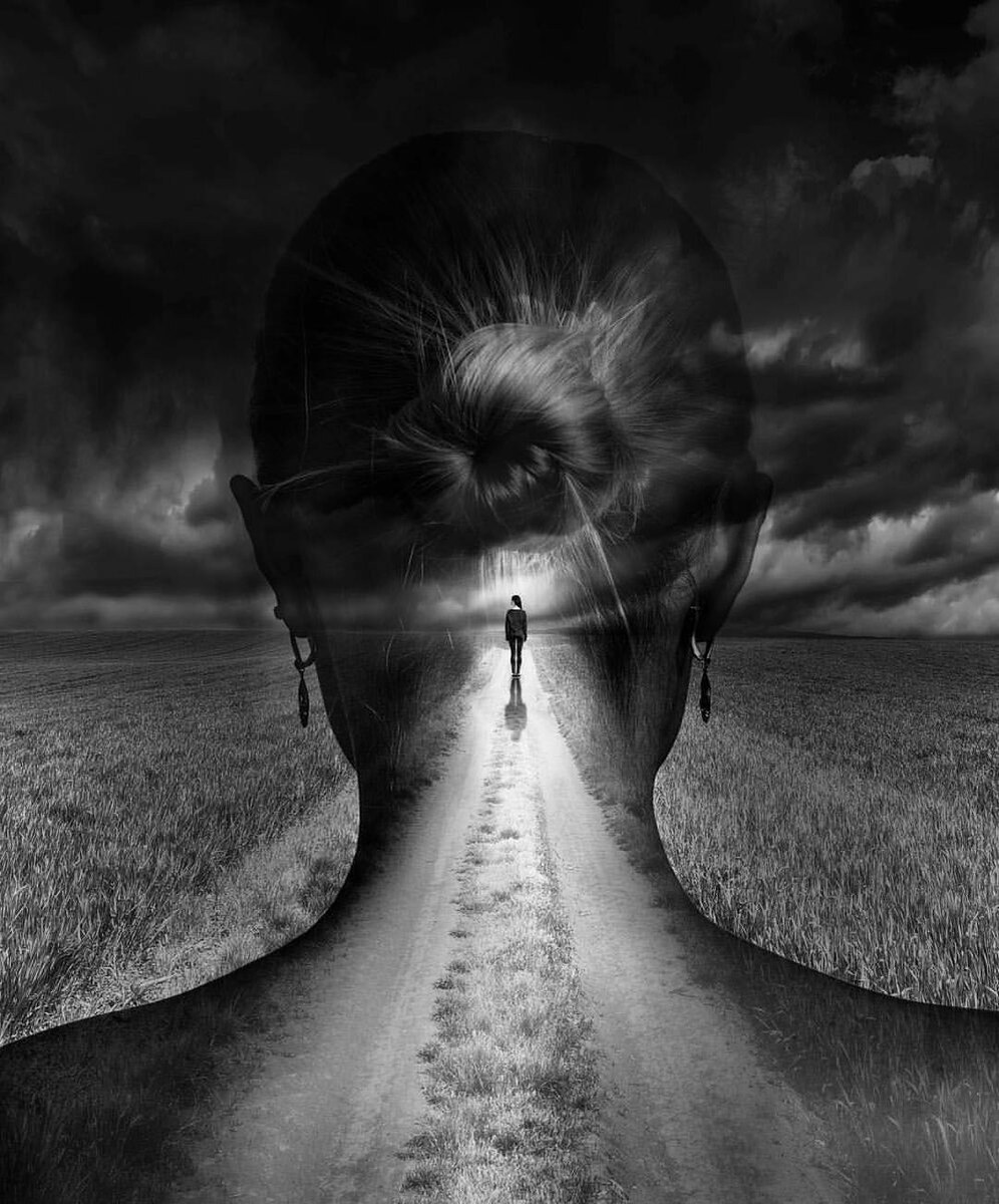 Но в нас горит ещё желанье. К нему уходят поезда. И мчится бабочка сознанья. Из ниоткуда в никуда