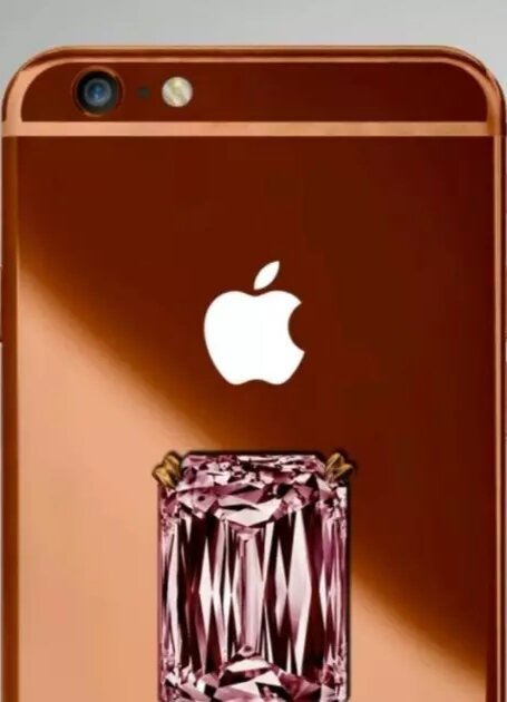 Уже долгое время на первой позиции по стоимости располагается Falcon SuperNova iPhone Pink Diamond. Его цена — $48,5 млн. Сделан он на основе таких моделей: iPhone 6 с 4,7-дюймовым экраном и iPhone 6 Plus с 5,5 дюймами. Самый дорогой телефон в мире представлен в трех дизайнерских вариациях, в которых есть розовые бриллианты. Суммарная стоимость моделей — почти $100 млн. В эту цену, помимо устройства за $48,5 млн, входят также iPhone за $42,5 млн и за $32,5 млн. 