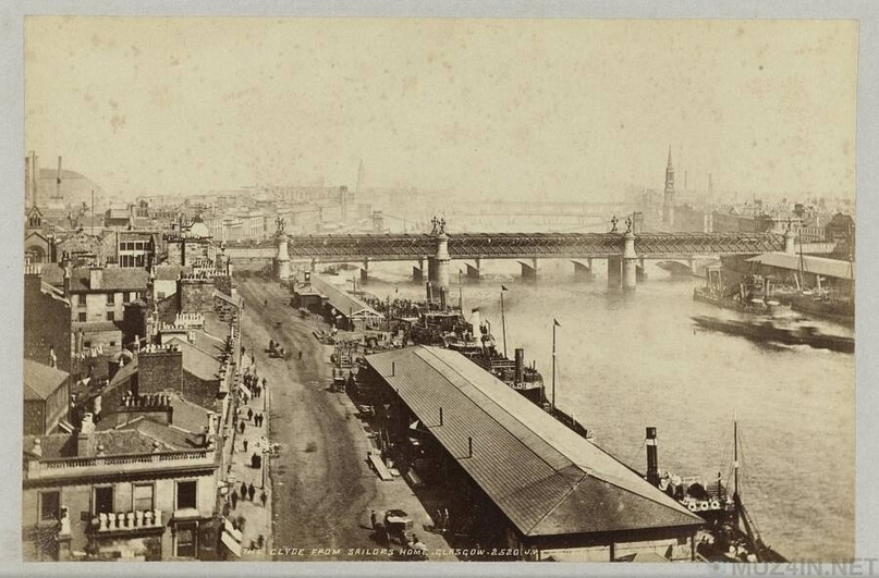 В 19-м веке промышленный бум в Шотландии привлёк в Глазго тысячи рабочих, которые ютились в тесных квартирах. 