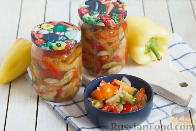 помидоры, огурцы, перец болгарский, лук репчатый, уксус столовый, масло растительное, сахар, соль