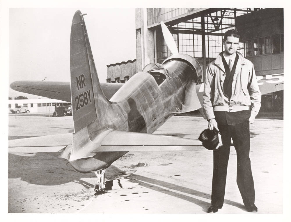 Говард Хьюз возле самолёта Hughes H-1 Racer. Фото: UNLV Digital Collections