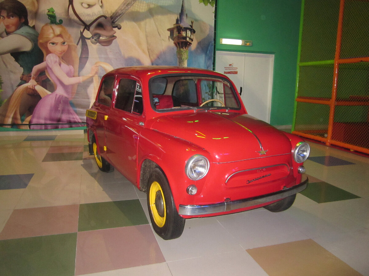 Анапа. ТРЦ "Красная площадь" на улице Астраханская д.99 (фото автора)