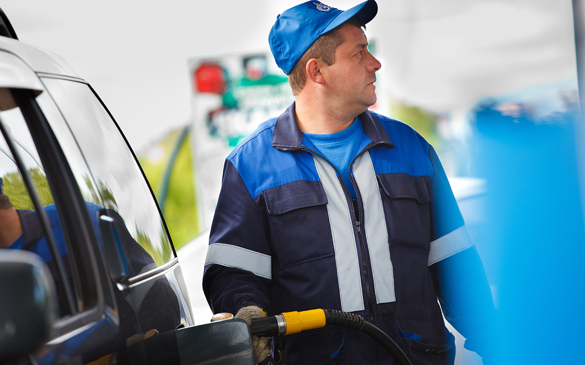 Форма оператора азс газпромнефть. Оператор азс. Форма оператора азс. Оператор заправочных станций. Сотрудник азс работа.