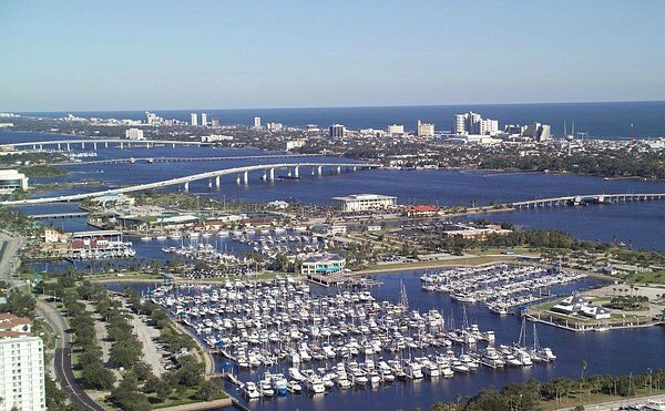 Дейтона Бич. Источник фото: https://www.tripadvisor.com/Tourism-g34172-Daytona_Beach_Florida-Vacations.html#/media/34172/'300749622':p/?focusedIndex=0