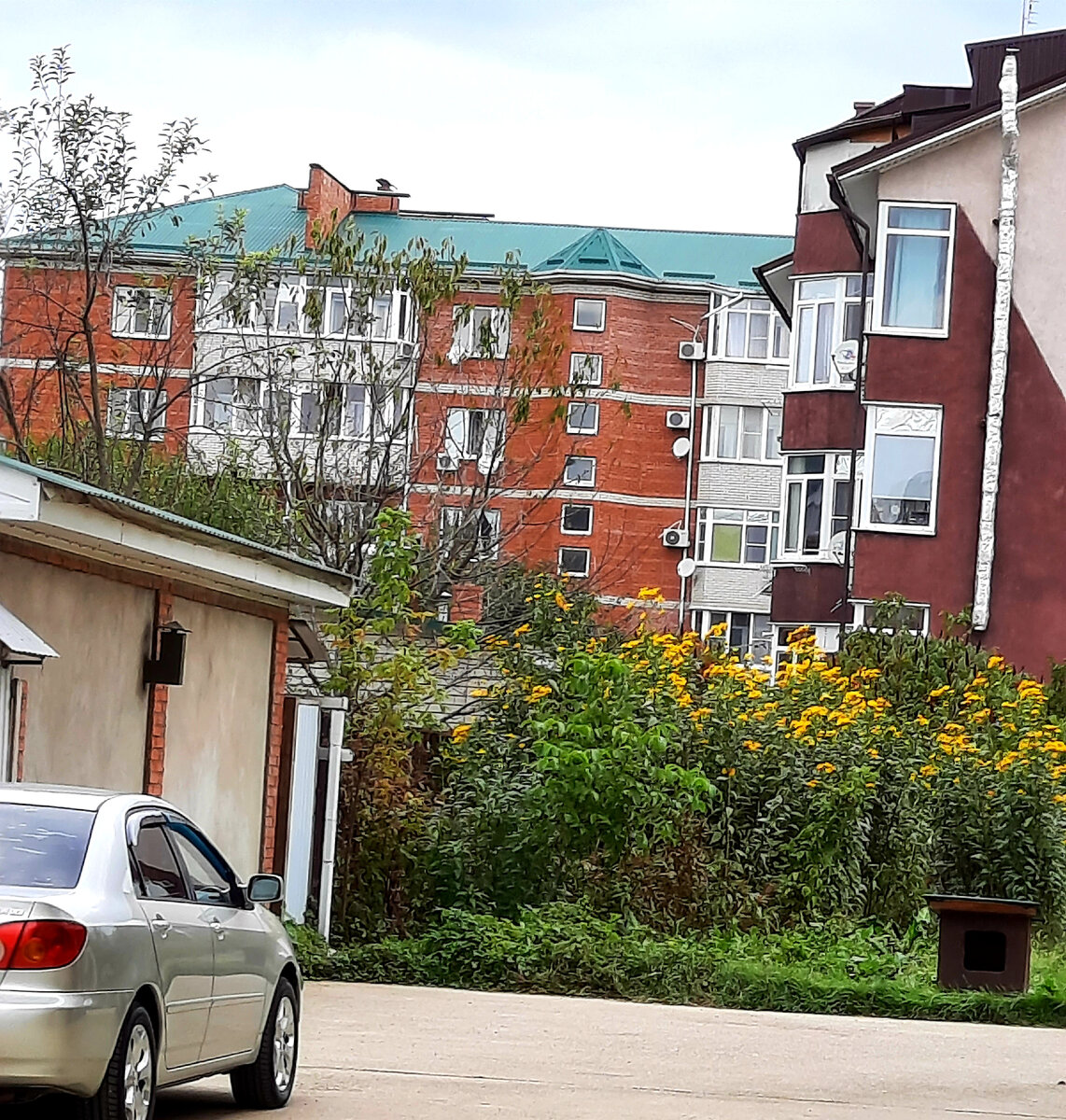 Дома в нашем городке почти все с автономным отоплением.