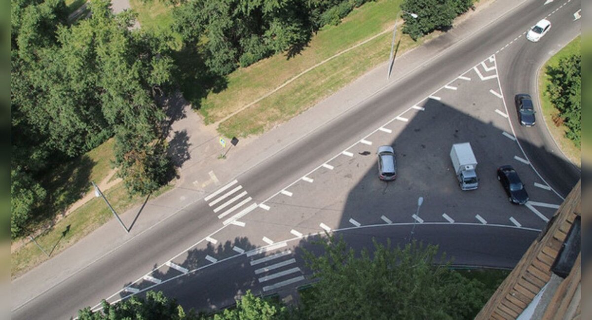 Можно заезжать на островок безопасности. Разметка дорожная ПДД островок безопасности. Парковки стоянки островок безопасности. Разметка дороги островок безопасности. Дорожная разметка на перекрестках.