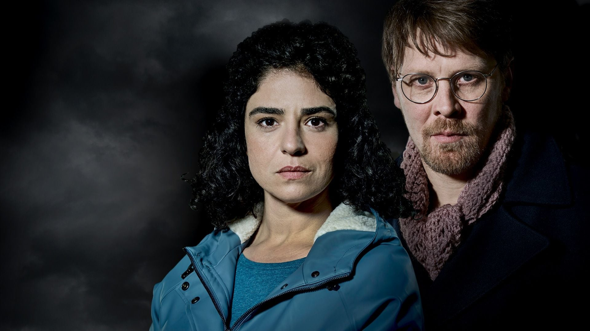 постер к сериалу.