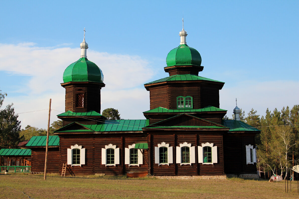Никольская церковь берет своё начало с 1910 года. А мысли об устроении храма в селе витали в народе с 1794 года.