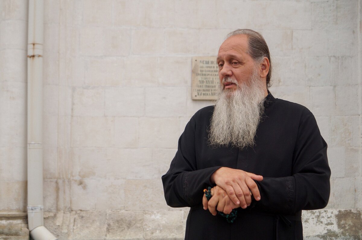 Источник изображения: https://vk.com/photo-90034315_457254885, на фото о. Владимир Головин.