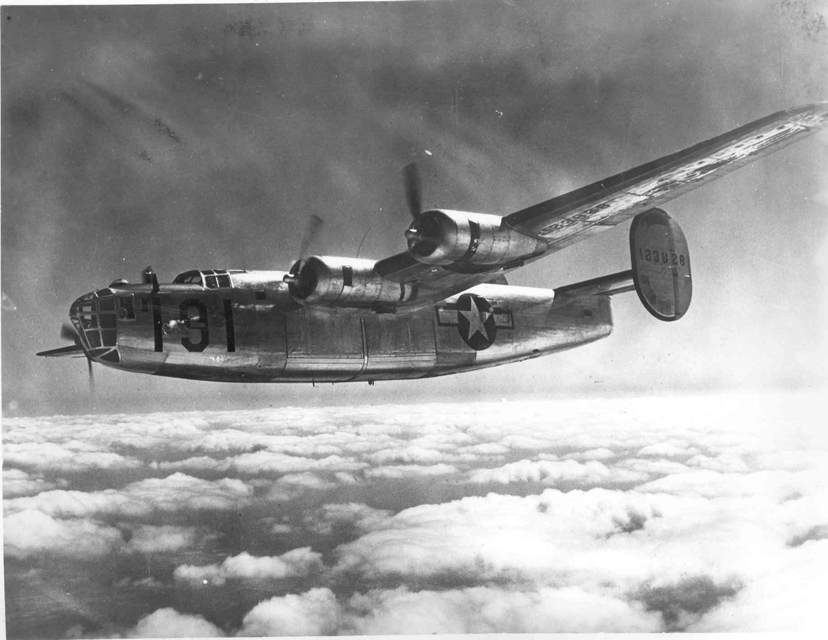 Бомбардировщик США "B-24"