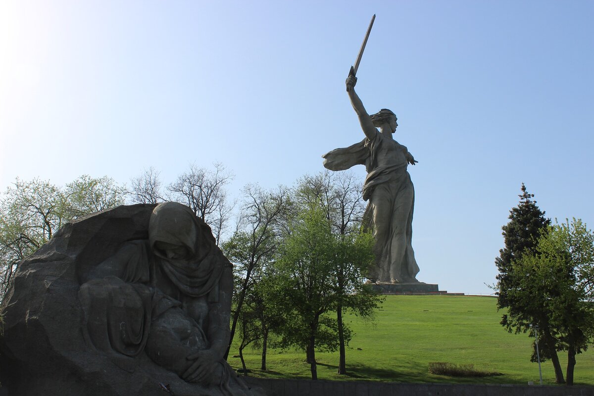 памятник матери в волгограде фото