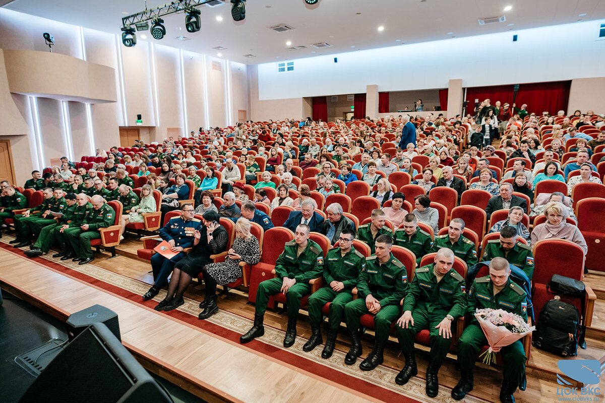 В Краснознаменске прошел концерт ансамбля народной песни «ЛюбоЖить» для ветеранов и военнослужащих ВКС