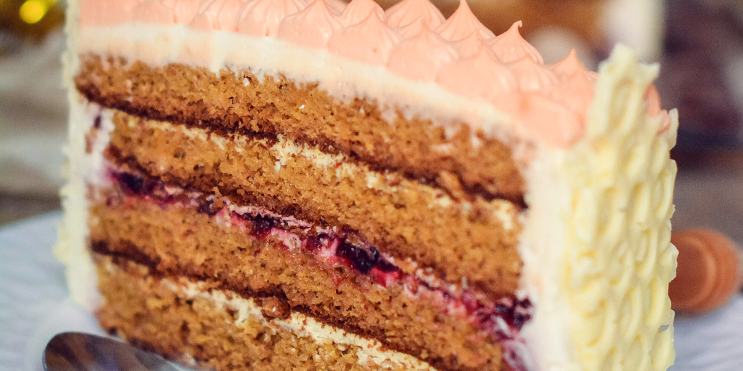 Медовик без раскатки коржей: простой и вкусный рецепт торта на Новый Год