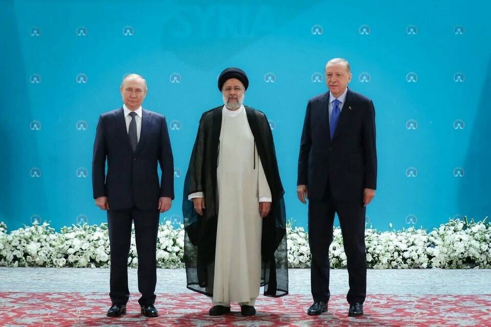     Читатели Welt указали на глупость министра Бербок из-за ее реакции на фото Путина, Эрдогана и Раиси  REUTERS
