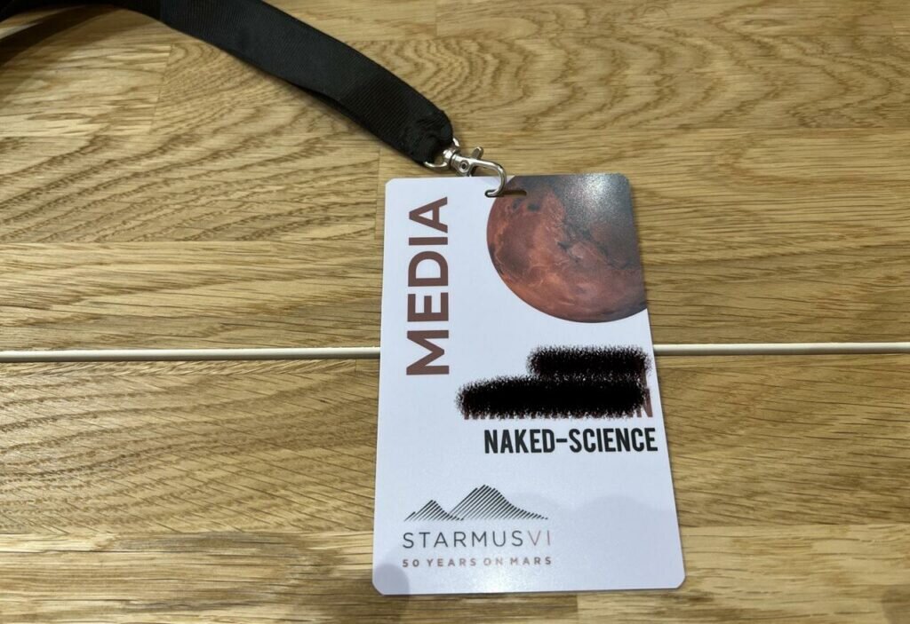    Бэйдж аккредитованного на фестиваль STARMUS корреспондента Naked Science / ©NS