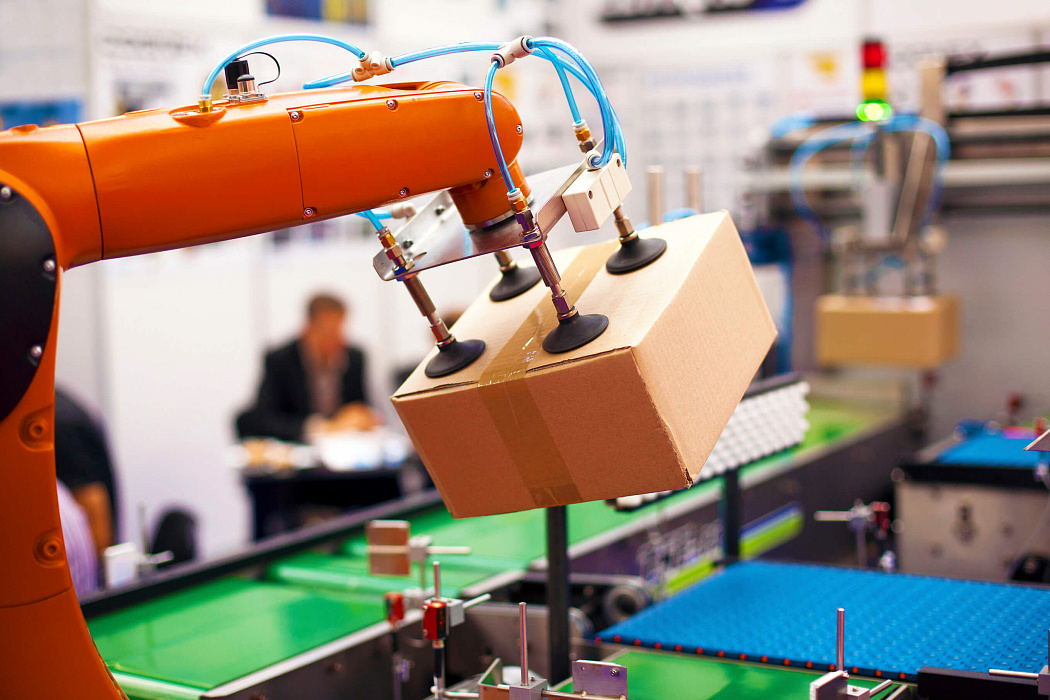 промышленный робот на заводе. робототехника в промышленности и в быту. роботы на производстве. робот бакстер. нанотехнологии в робототехнике.