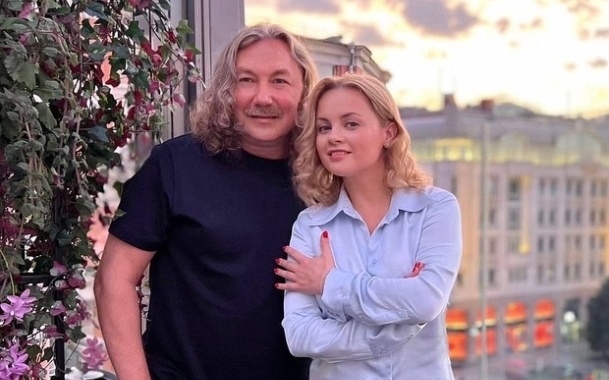     Игорь Николаев с женой Юлией Проскуряковой Фото: соцсети