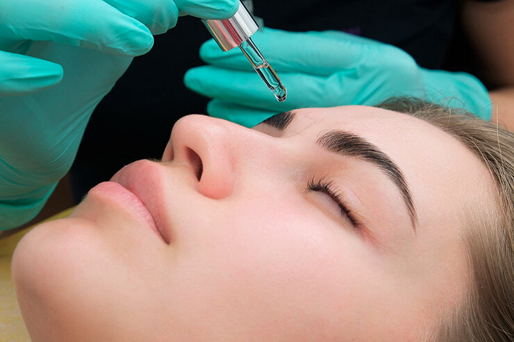    Укладка бровей при помощи ламинирования - одна из самых трендовых процедур